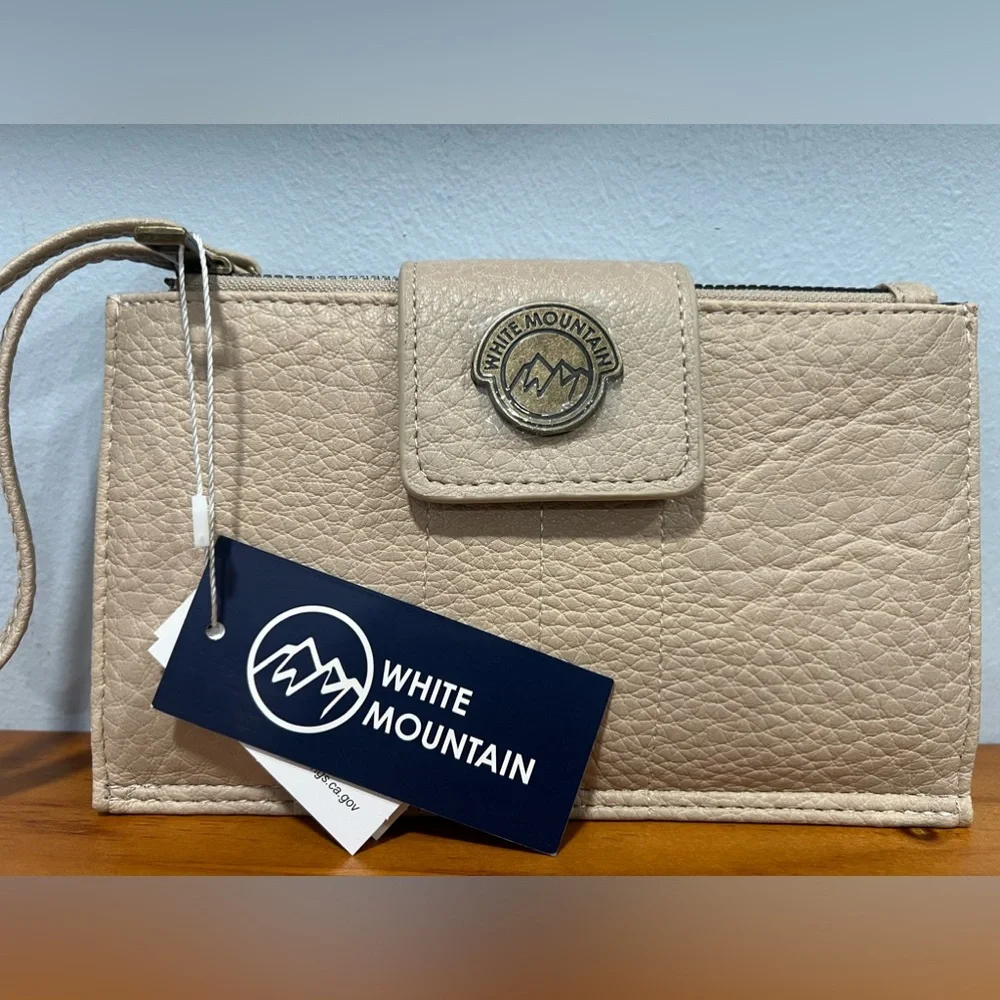 WHITE MOUNTAIN NWT Beige Snap Button Zipper Women's Vegan Leather Bi Fold Wallet